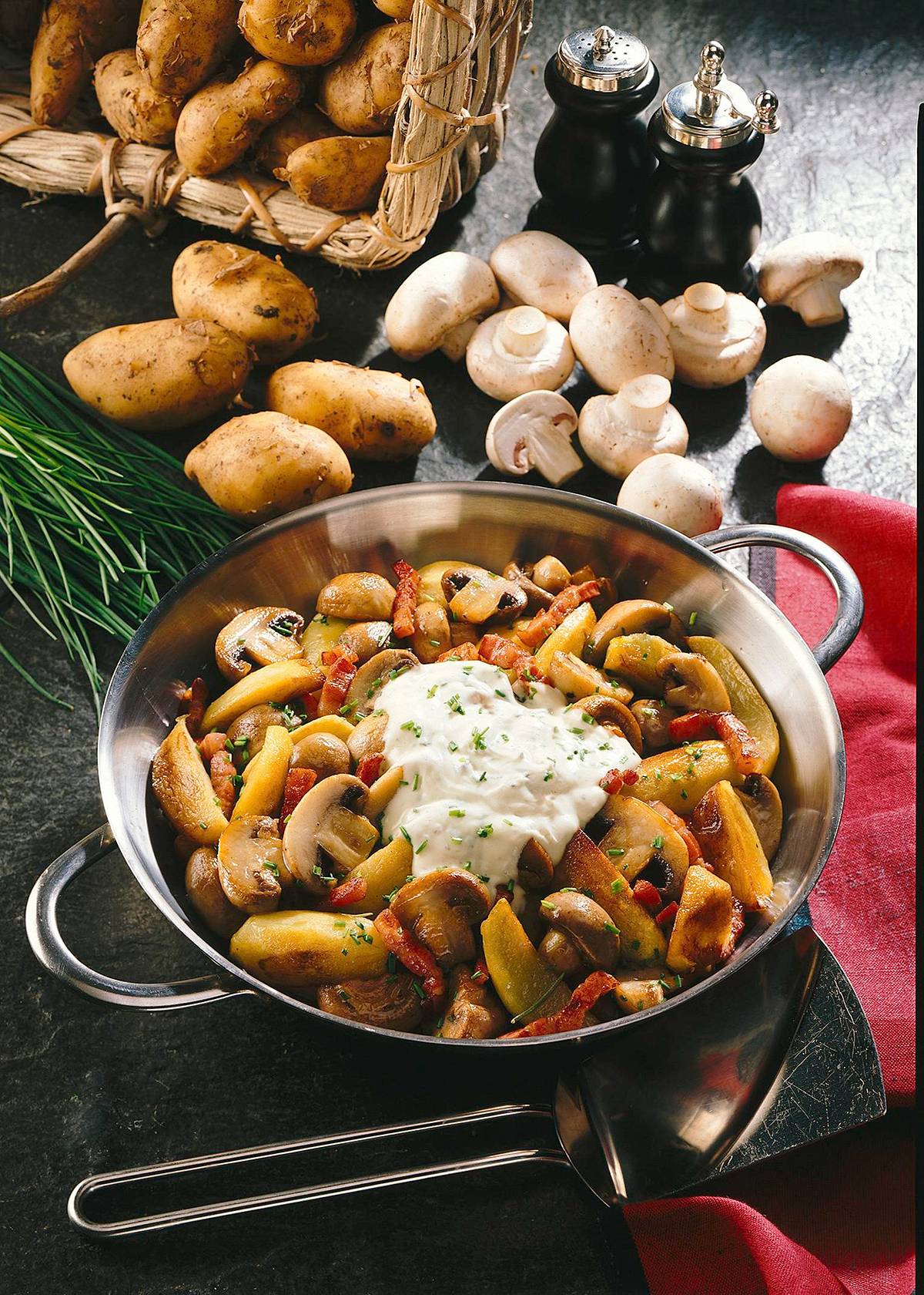 Champignonpfanne mit Kräuterfrischkäsesoße Rezept