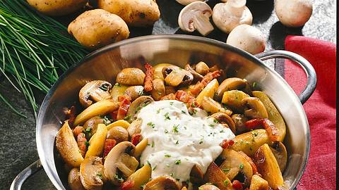 Champignonpfanne mit Kräuterfrischkäsesoße Rezept - Foto: Klemme