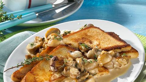 Champignons auf Röstbrot Rezept - Foto: House of Food / Bauer Food Experts KG