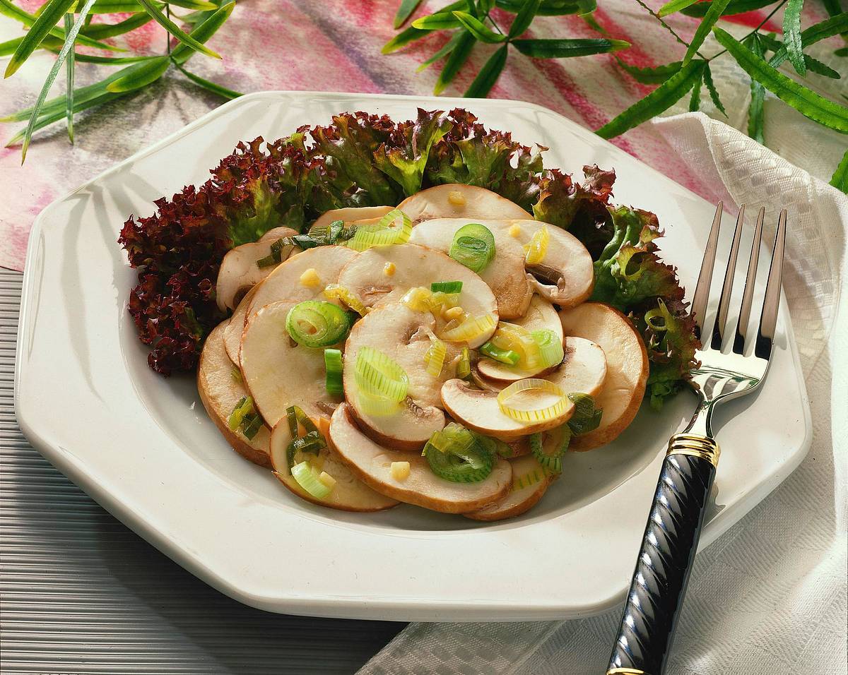 Champignonsalat mit Lauchzwiebeln Rezept