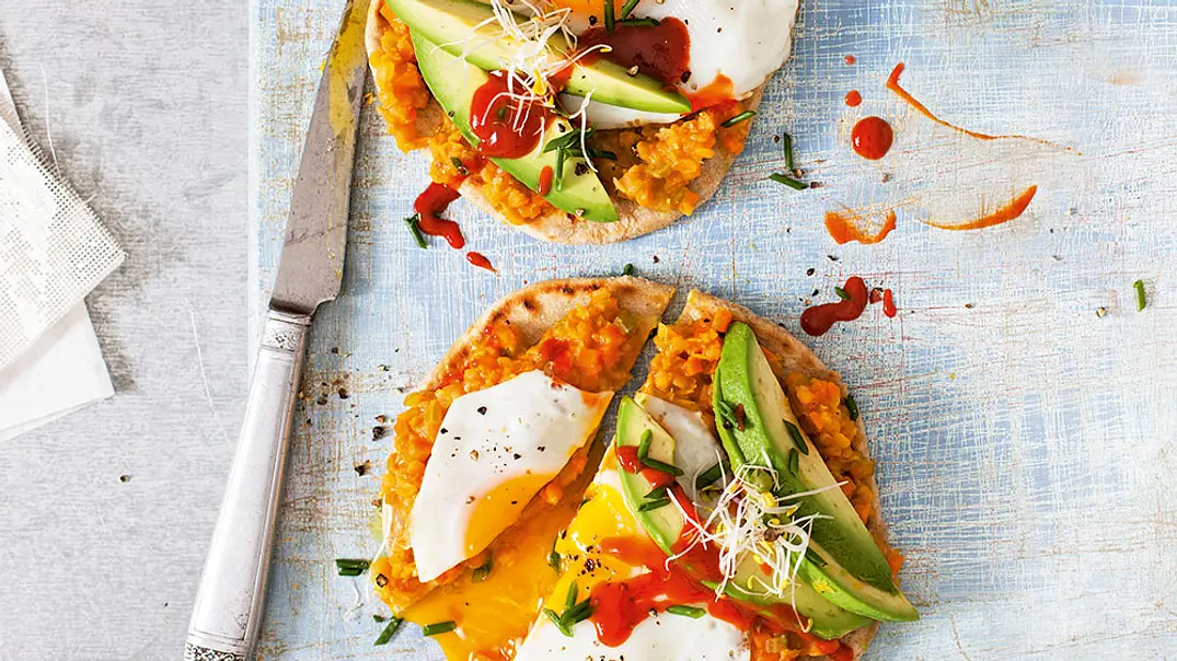 Chapati mit Würzlinsen und Spiegelei Rezept - Foto: LECKER @ Bauer Media Group Chapati mit Würzlinsen und Spiegelei Rezept - Foto: LECKER @ Bauer Media Group