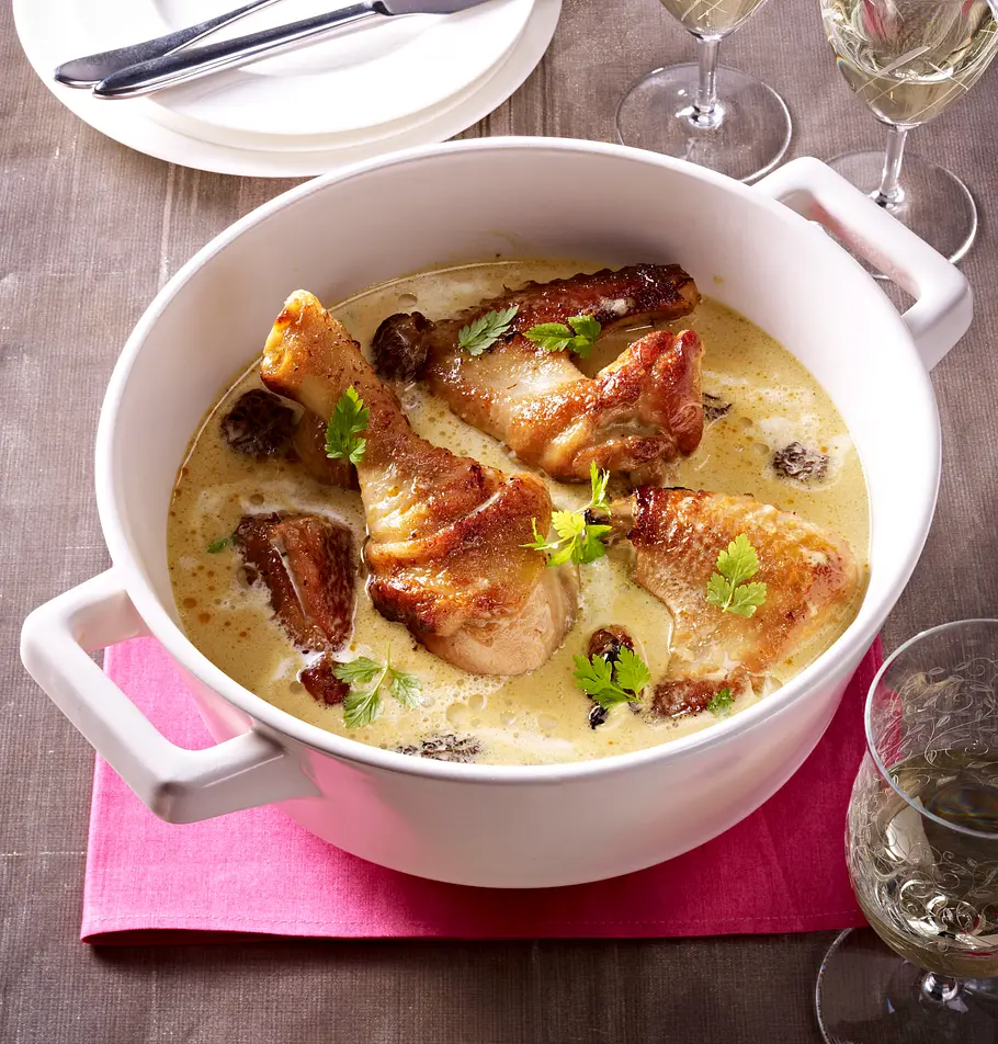Chapon au vin jaune et aux morilles Rezept Chapon au vin jaune et aux morilles Rezept