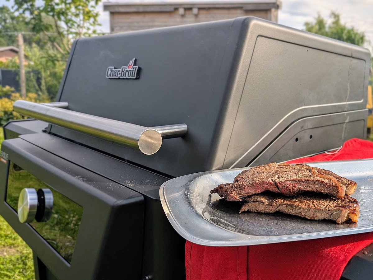 Char-Broil Evolve Steak aufgeschnitten