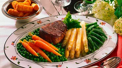 Chateaubriand mit Gemüse und Kroketten Rezept - Foto: LECKER @ Bauer Media Group