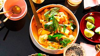 Cheerful Chicken-Curry mit Mango  Rezept - Foto: House of Food / Bauer Food Experts KG