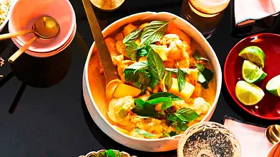 Cheerful Chicken-Curry mit Mango  Rezept - Foto: LECKER @ Bauer Media Group