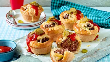 Cheeseburger-Muffins Rezept - Foto: LECKER @ Bauer Media Group Cheeseburger-Muffins Rezept - Foto: LECKER @ Bauer Media Group