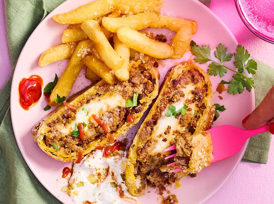 Cheeseburger-Strudel zart schmelzend gefüllt Rezept