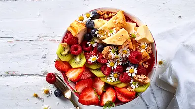Cheesecake-Bowl mit Sommerbeeren Rezept - Foto: LECKER @ Bauer Media Group