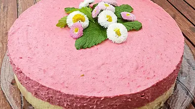Cheesecake mit Himbeersahne Rezept - Foto: LECKER @ Bauer Media Group