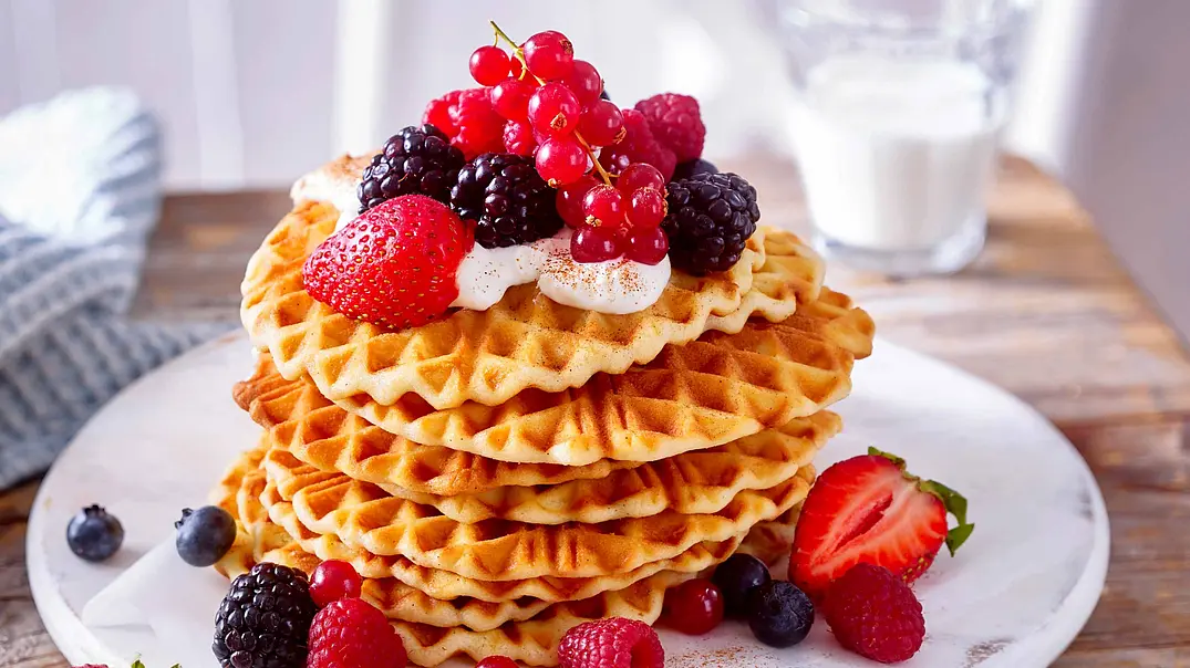 Cheesecake-Waffelturm Rezept - Foto: LECKER @ Bauer Media Group Cheesecake-Waffelturm Rezept - Foto: LECKER @ Bauer Media Group