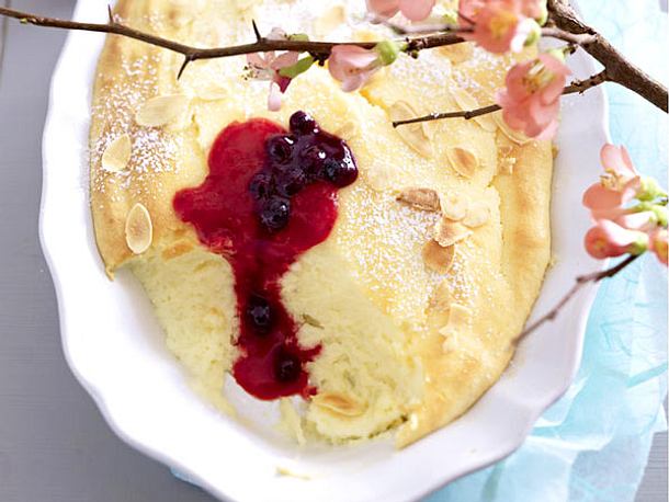 Cheesecakecreme mit Erdbeer-und Heidelbeersoße Rezept