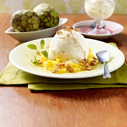 Cherimoya-Sorbet auf exotischen Früchten und als Cocktail Rezept Cherimoya-Sorbet auf exotischen Früchten und als Cocktail Rezept