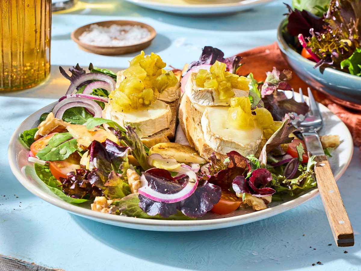 Chèvre Chaud mit buntem Salat Rezept