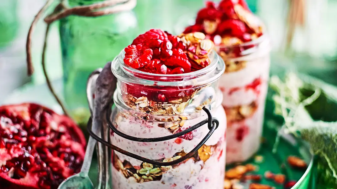 Chiajoghurt mit Granola-Fun Rezept - Foto: LECKER @ Bauer Media Group Chiajoghurt mit Granola-Fun Rezept - Foto: LECKER @ Bauer Media Group