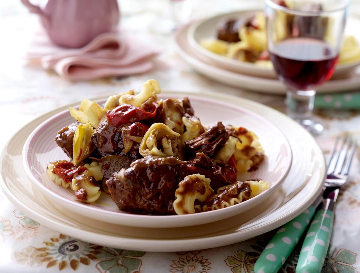 Chianti-Gulasch mit Artischocken und Paprika Rezept