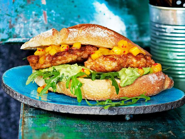 Chicken-Burger mit Mangosalsa und Guacamole Rezept Chicken-Burger mit Mangosalsa und Guacamole Rezept