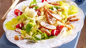 Chicken Caesar Salat mit Pasta Rezept - Foto: House of Food / Bauer Food Experts KG