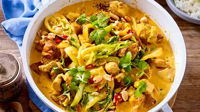 Chicken Curry-Pot - zart geköchelt im Fernost-Style Rezept - Foto: LECKER @ Bauer Media Group