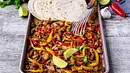 chicken Fajitas vom Blech - Foto: LECKER @ Bauer Media Group chicken Fajitas vom Blech - Foto: LECKER @ Bauer Media Group