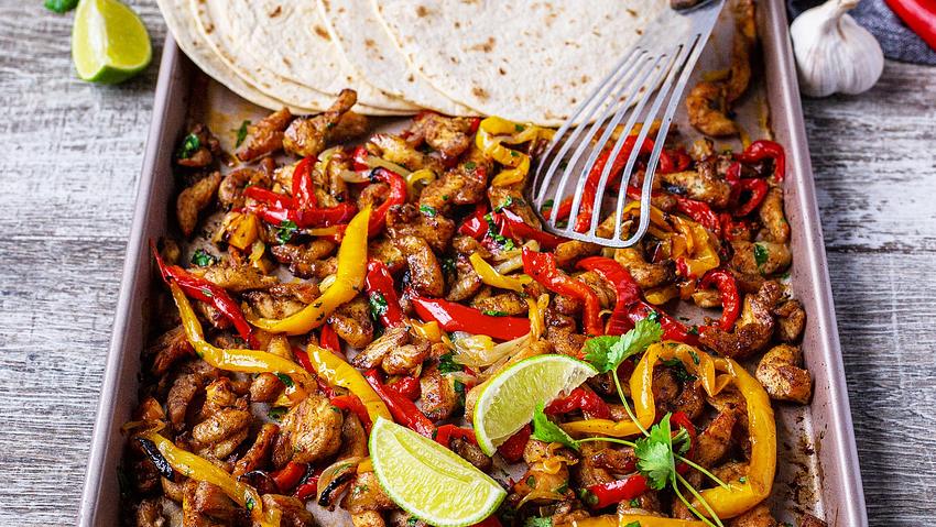 Chicken-Fajitas vom Blech Rezept - Foto: ShowHeroes