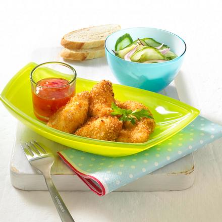 Chicken-Nuggets mit Gurkensalat, süß-saurer Soße und Baguette Rezept Chicken-Nuggets mit Gurkensalat, süß-saurer Soße und Baguette Rezept