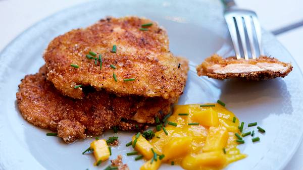 Chicken Nuggets mit Reis-Cracker-Panade und Curry-Mango-Dip Rezept - Foto: House of Food / Bauer Food Experts KG