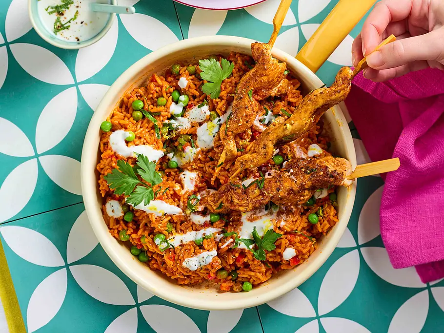 Hähnchenspieße auf Djuvec-Reis Rezept Hähnchenspieße auf Djuvec-Reis Rezept