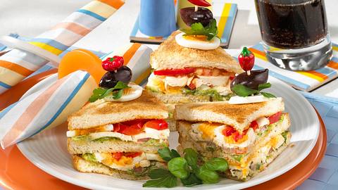 Chicken-Sandwich mit Tomate & Ei Rezept - Foto: House of Food / Bauer Food Experts KG