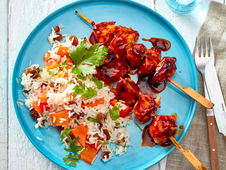 Chicken-Spieße mit Paprika-Rosinen-Reis Rezept