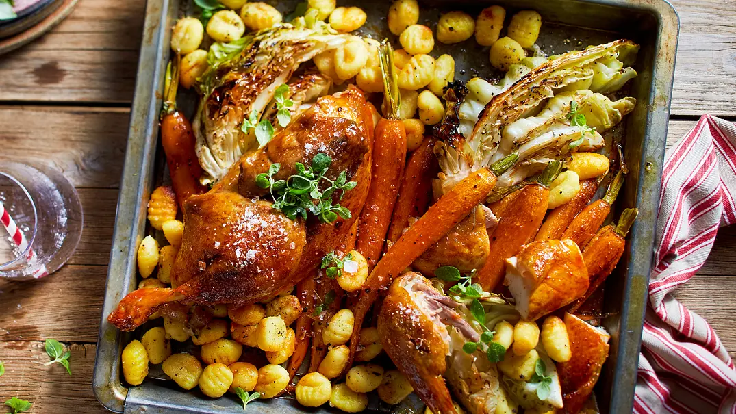 Chicken & Friends von einem Blech Rezept - Foto: LECKER @ Bauer Media Group Chicken & Friends von einem Blech Rezept - Foto: LECKER @ Bauer Media Group