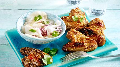 Chicken Wings mit Sesam-Asia-Soße und Rettichsalat Rezept - Foto: House of Food / Bauer Food Experts KG