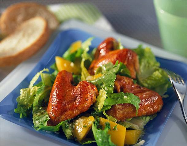 Chickenwings mit Römersalat Rezept Chickenwings mit Römersalat Rezept