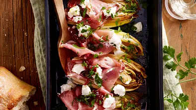 Chicorée mit Schwarzwälder Schinken und Ziegenkäse Rezept - Foto: LECKER @ Bauer Media Group