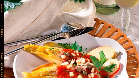 Chicorée mit Tomaten-Thunfisch-Soße Rezept - Foto: House of Food / Bauer Food Experts KG