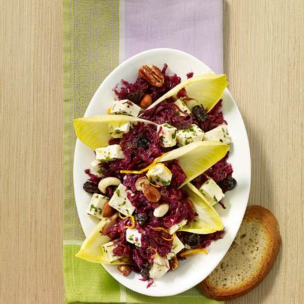 Chicorée-Rotkohlsalat mit Studentenfutter Rezept Chicorée-Rotkohlsalat mit Studentenfutter Rezept