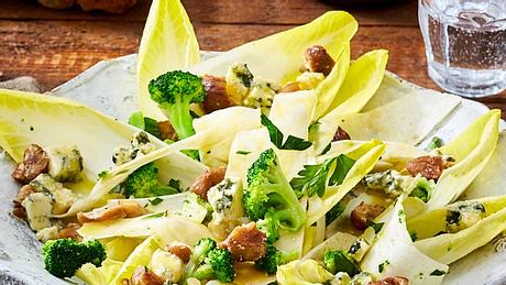 Chicorée-Salat mit Karamell-Maronen Rezept - Foto: House of Food / Bauer Food Experts KG
