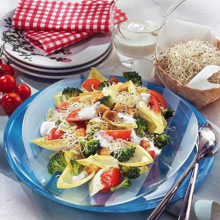 Chicorée-Salat mit Putenwürfeln Rezept
