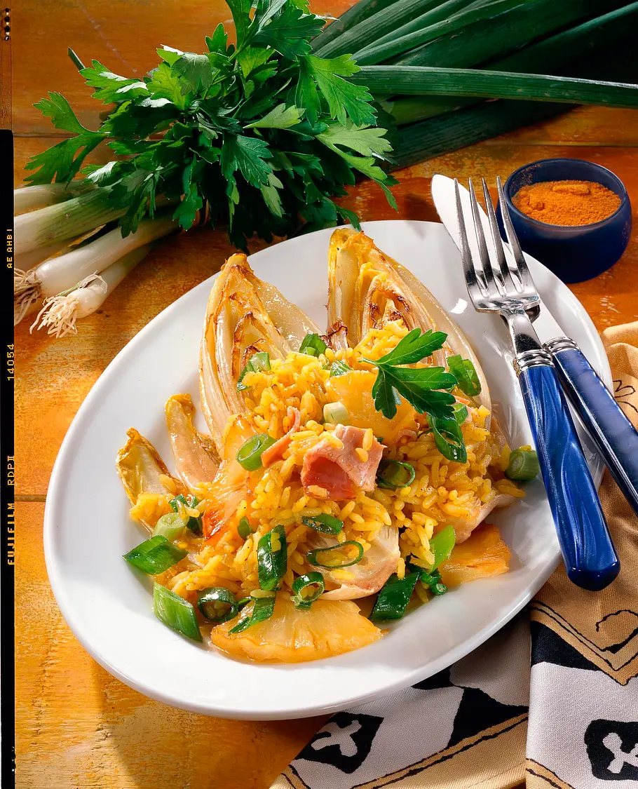 Chicorée-Schiffchen mit Curry-Reis Rezept Chicorée-Schiffchen mit Curry-Reis Rezept