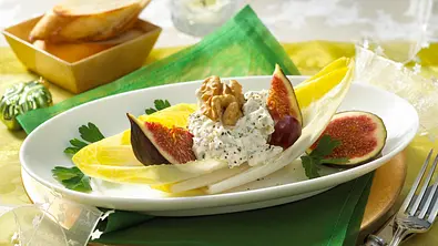 Chicoree-Schiffchen mit Walnusscreme Rezept - Foto: LECKER @ Bauer Media Group