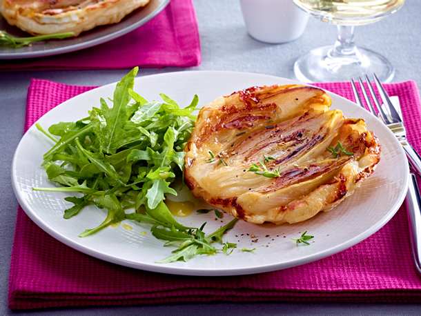 Chicorée-Ziegenkäse-Tatin (gestürzte Chicorée-Tarte) Rezept Chicorée-Ziegenkäse-Tatin (gestürzte Chicorée-Tarte) Rezept