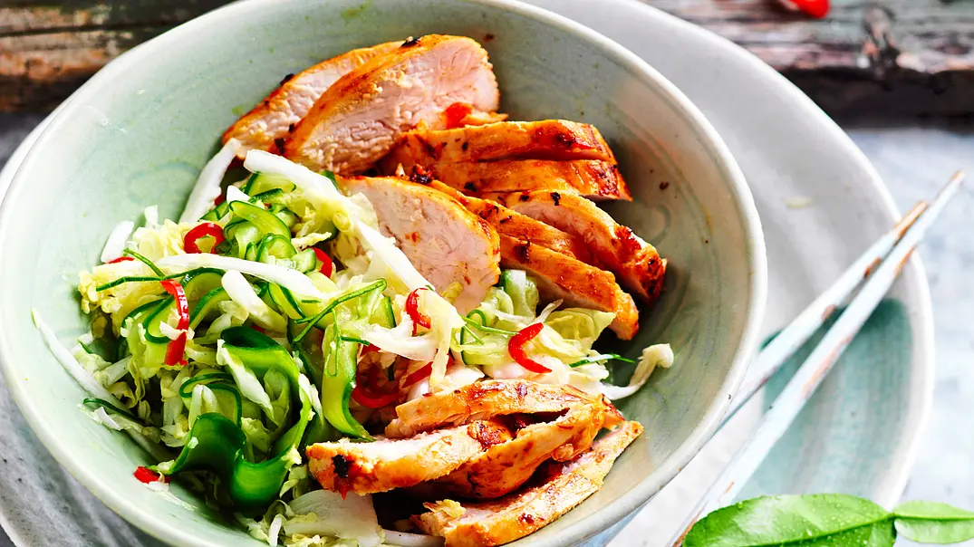 Chili-Chicken zu Asia-Coleslaw Rezept - Foto: Are Media Syndication Chili-Chicken zu Asia-Coleslaw Rezept - Foto: Are Media Syndication