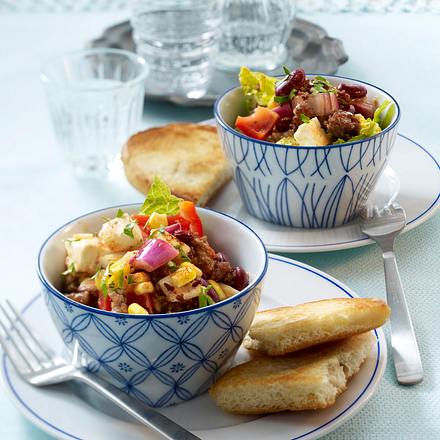 Chili con Carne-Salat mit Schafskäse, Mais und Hackfleisch Rezept