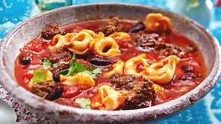 Chili con Tortellini Rezept - Foto: LECKER @ Bauer Media Group Chili con Tortellini Rezept - Foto: LECKER @ Bauer Media Group