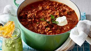 Chili mit Tortilla-Chips und Guacamole Rezept - Foto: House of Food / Bauer Food Experts KG