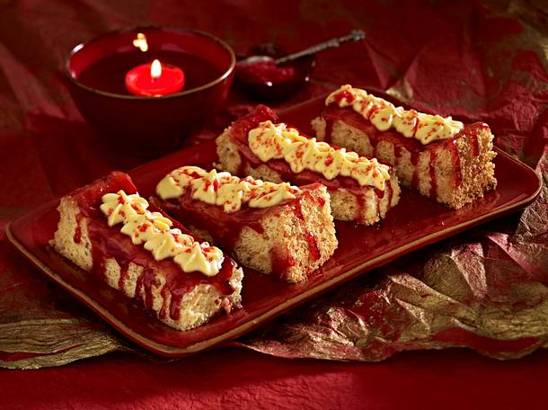 Chili-Nuss-Kuchen mit Johannisbeerglasur Rezept Chili-Nuss-Kuchen mit Johannisbeerglasur Rezept