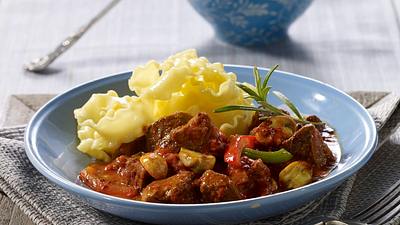 Chili-Paprika-Gulasch Rezept - Foto: House of Food / Bauer Food Experts KG