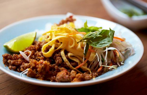 Chili-Zitronengras-Hack mit Eistreifen und Thai-Basilikum Rezept Chili-Zitronengras-Hack mit Eistreifen und Thai-Basilikum Rezept