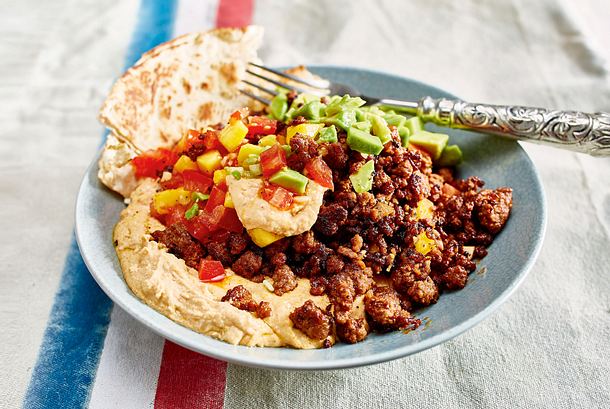 Chilihack mit Hummus und bunter Salsa Rezept Chilihack mit Hummus und bunter Salsa Rezept