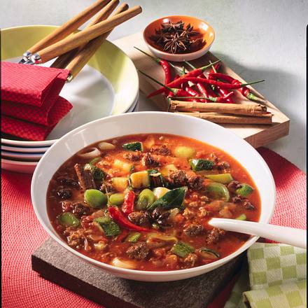 Chilisuppe mit Hack, Porree, Zucchini und Tomaten Rezept Chilisuppe mit Hack, Porree, Zucchini und Tomaten Rezept